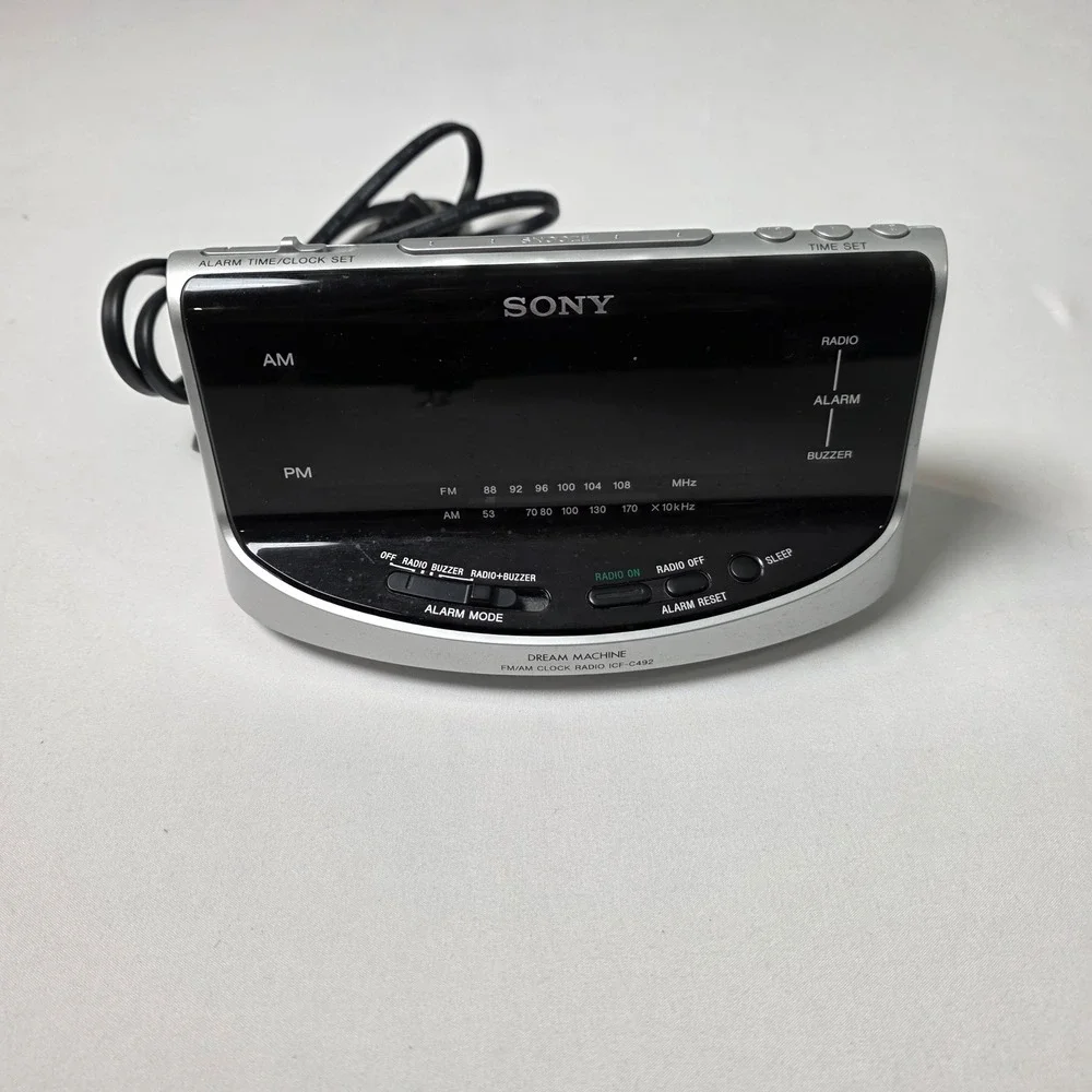 Sony Dream Machine Alarm Clock Silver AM FM Radio Large Digital Display ICF-C492